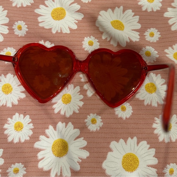 Red heart shaped glasses - Picture 6 of 6